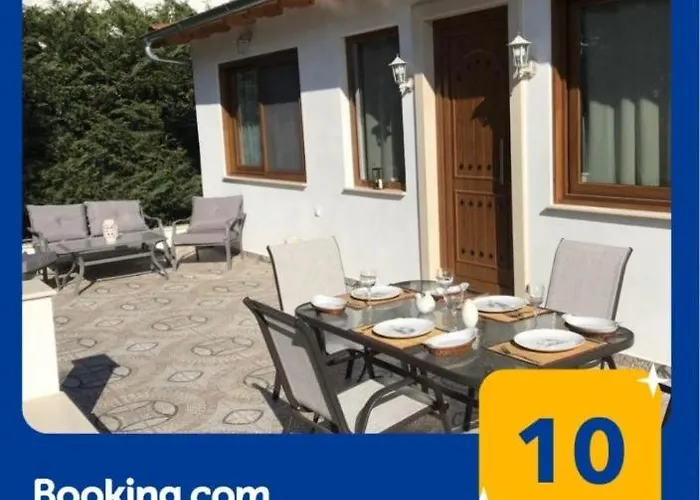 Anna - Maria Luxury Ferienhaus *